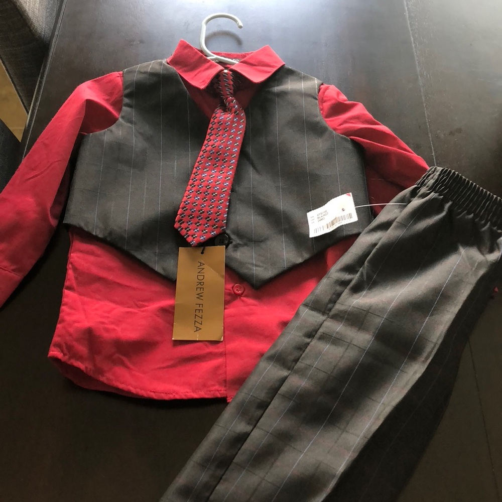 Never worn, baby 4 piece suit